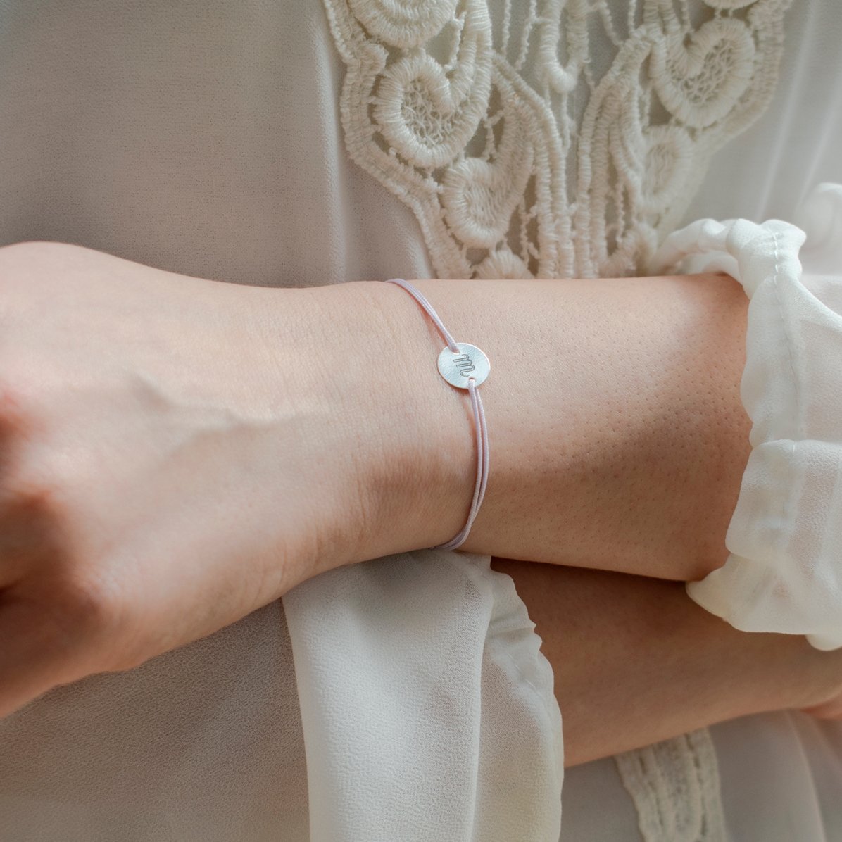 Personalisiertes Armband mit Kordel – 10-mm-Münze – 925er Silber – Initialen-Modell
