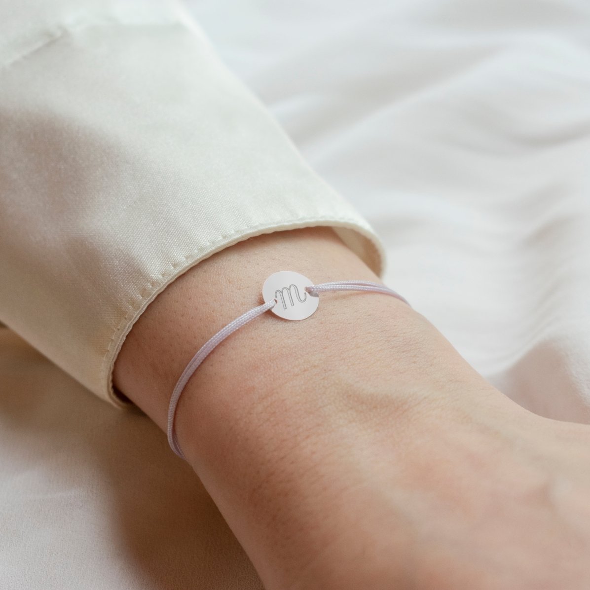 Personalisiertes Armband mit Kordel – 10-mm-Münze – 925er Silber – Initialen-Modell
