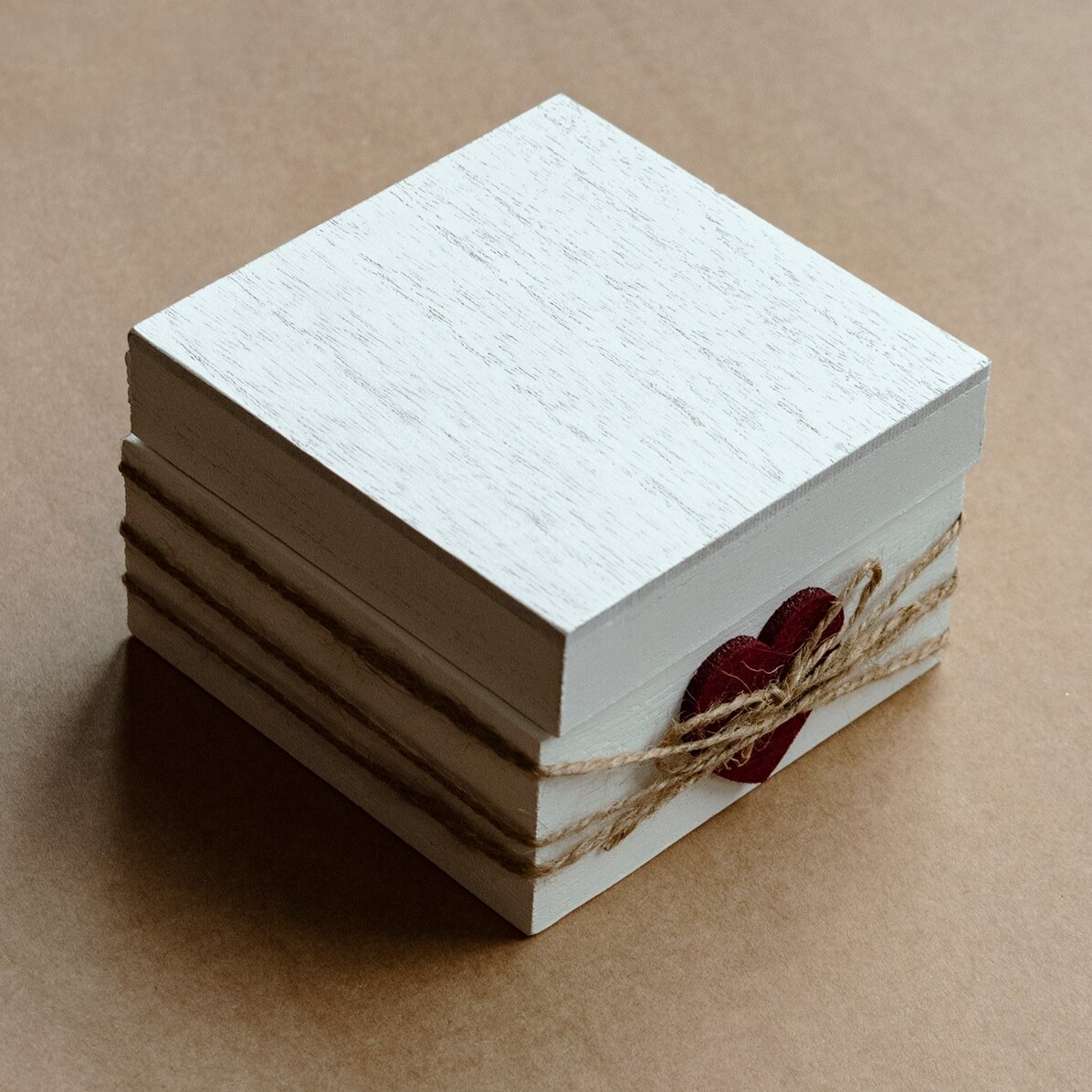 Die kleine Holzkiste mit dem Herz