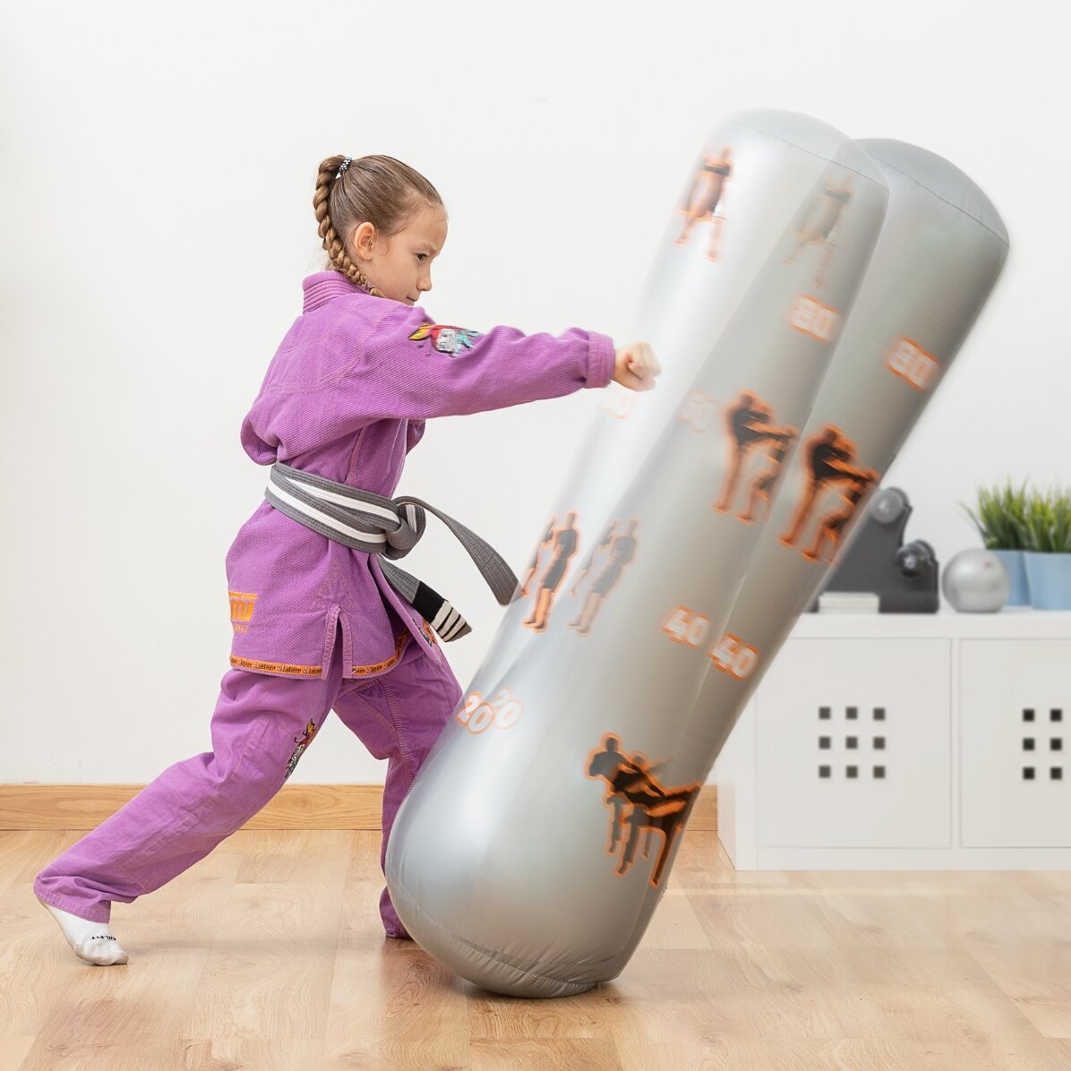 Aufblasbarer Boxsack für Kinder mit Ständer
