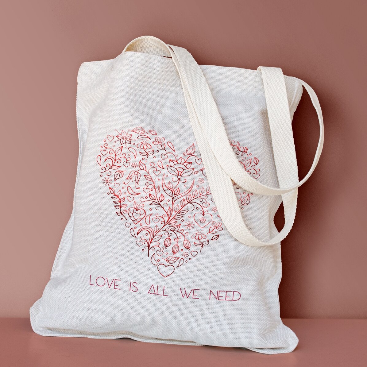 Personalisierte Tragetasche mit Aufdruck – „Love is all we need“