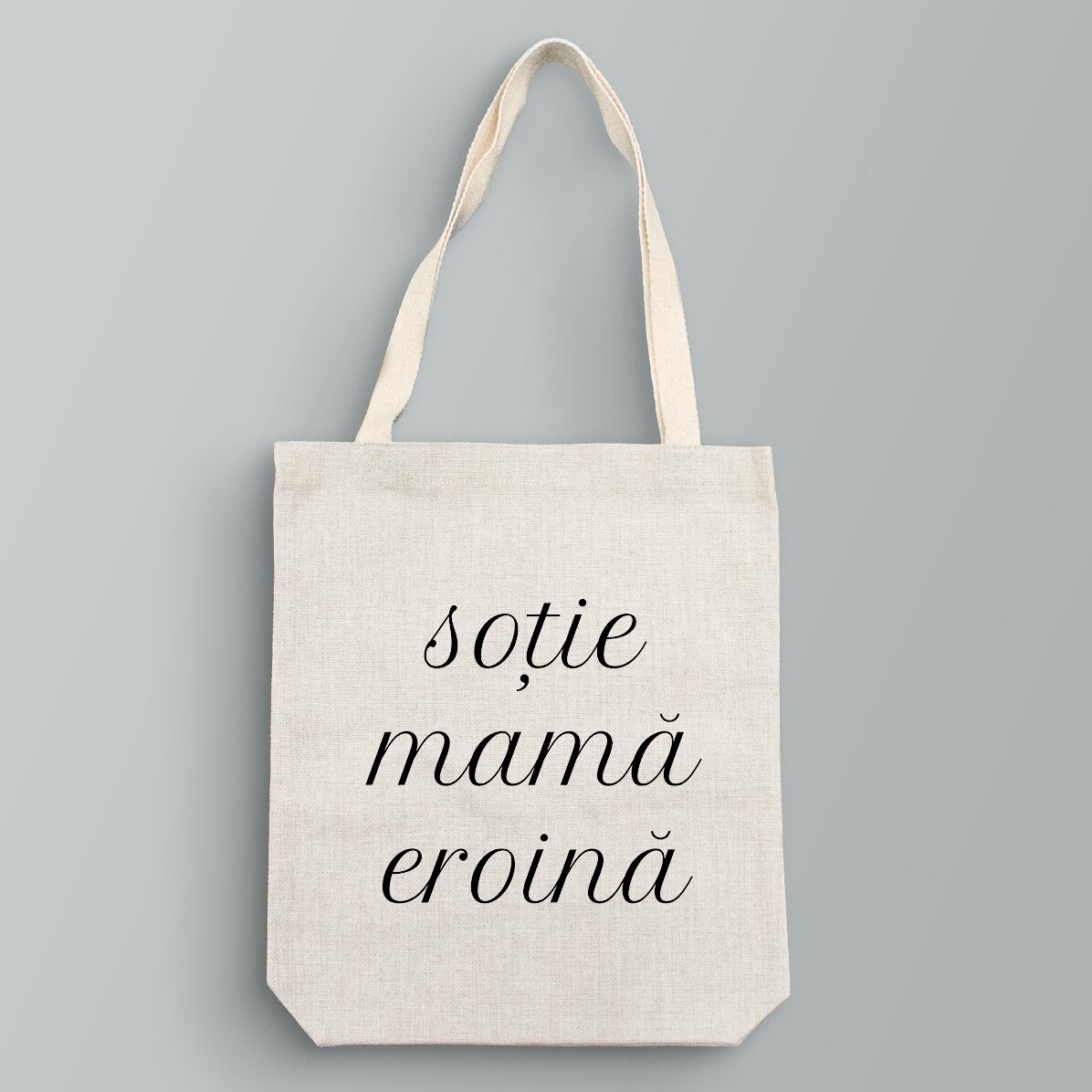 Personalisierte Tasche mit Aufdruck – Ehefrau, Mutter, Heldin.