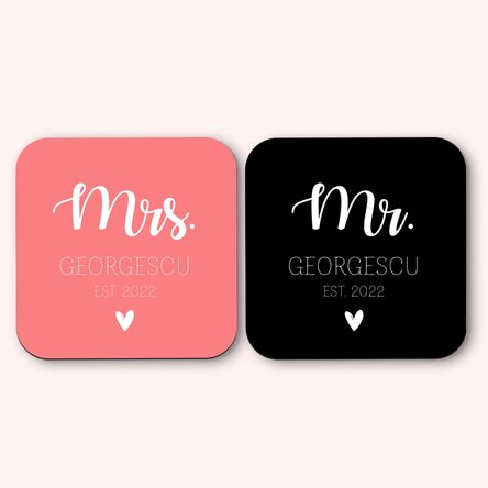 Set mit 2 personalisierten Untersetzern mit Schriftzug – Mrs und Mr