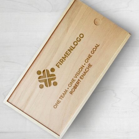 Personalisierte Geschenkbox aus Holz mit Logo und Text