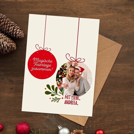 Personalisierte Magnetkarte mit einem Foto in Form einer Weihnachtskugel für Paare