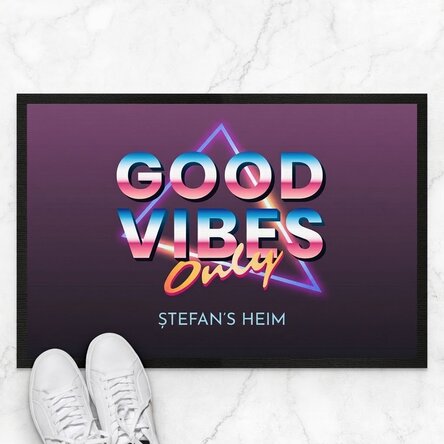 Individuell gestaltete Fußmatte mit Schriftzug – „Good vibes only“