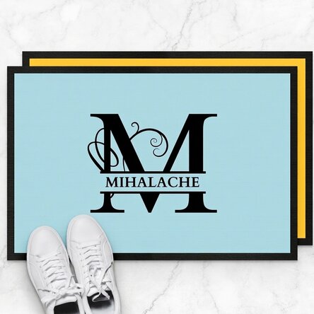 Individuell gestaltete Eingangsmatte mit Text – Monogramm