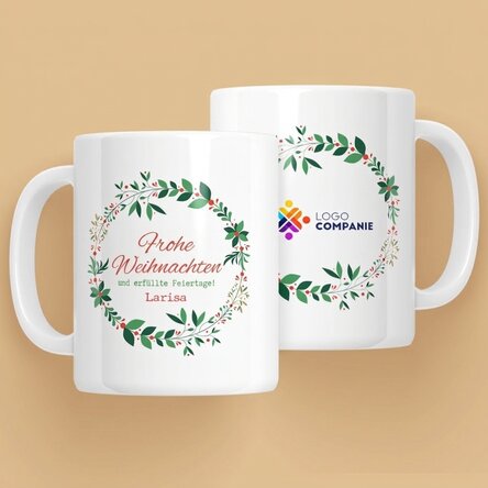 Personalisierte Tasse mit Text und Logo – Weihnachtskränze