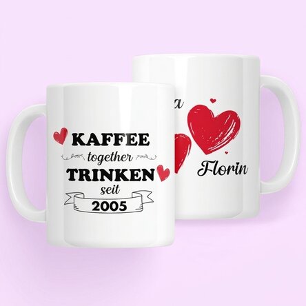 Personalisierte Tasse mit Text – „Drinking together“