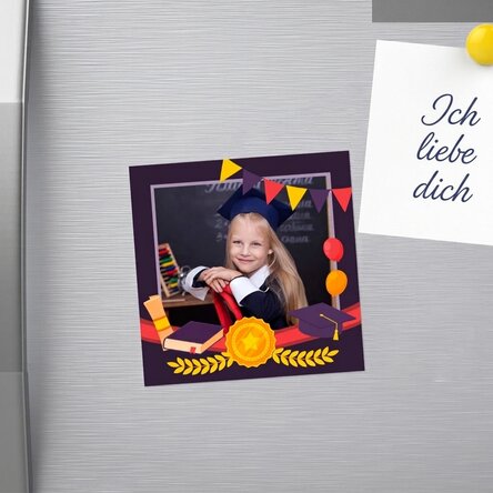 Individuell gestalteter 10x10-Magnet mit Foto – Abschlussfeier