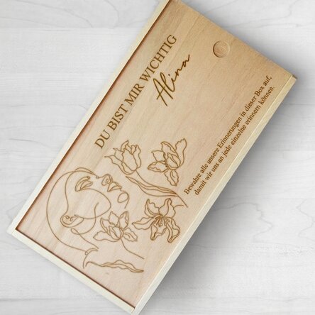 Personalisierte Geschenkbox aus Holz mit einer Botschaft für sie