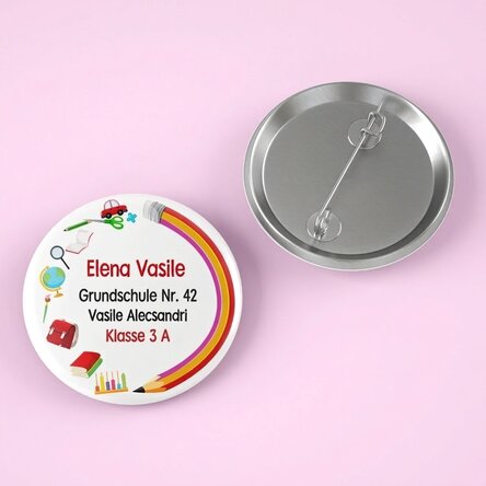 Personalisiertes Button mit Namen und Text – Schule