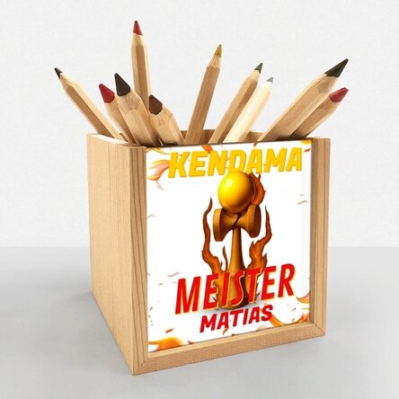 Personalisierter Stifthalter mit Text – Kendama Master