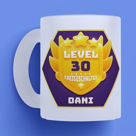 Personalisierter Becher mit Text zum Geburtstag – Level Unlocked
