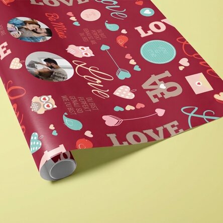 Individuell gestaltetes Geschenkpapier mit zwei Fotos – Love-Muster