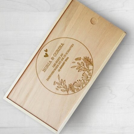 Personalisierte Geschenkbox aus Holz – Golden Memories