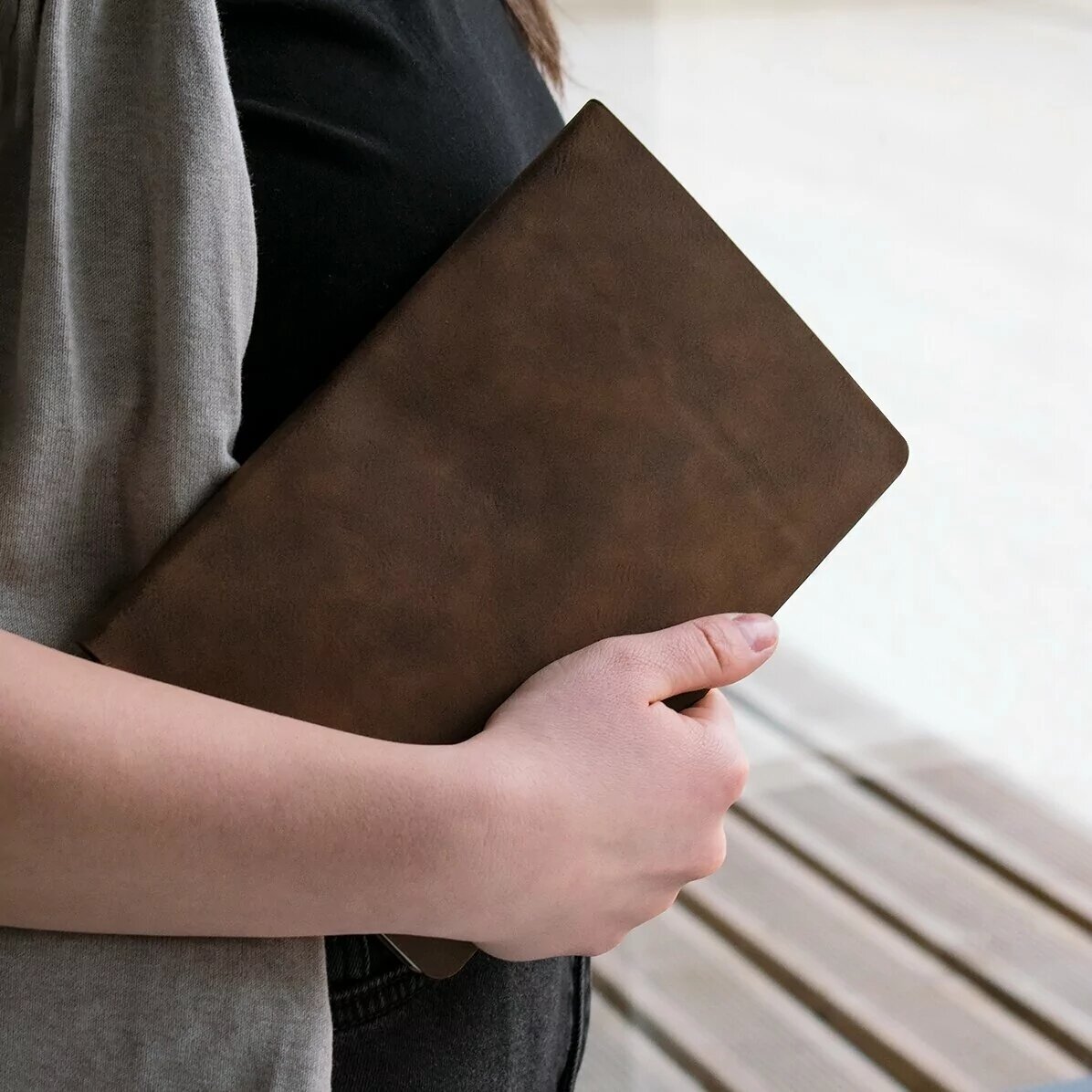 Personalisierter Lederkalender mit Text und dem Sternzeichen Wassermann