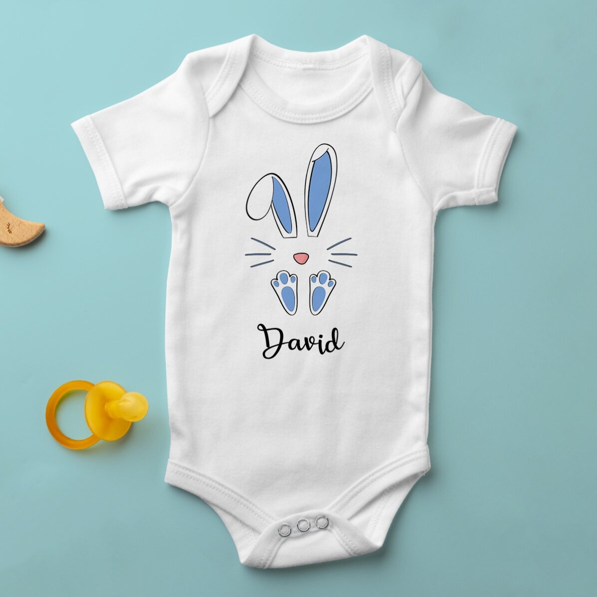 Personalisierter Baby-Body mit Namen – Osterhase