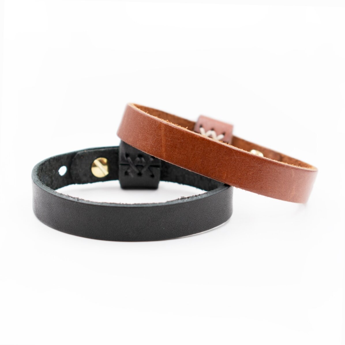 Personalisiertes Lederarmband mit Initialen und dem Sternzeichen Krebs