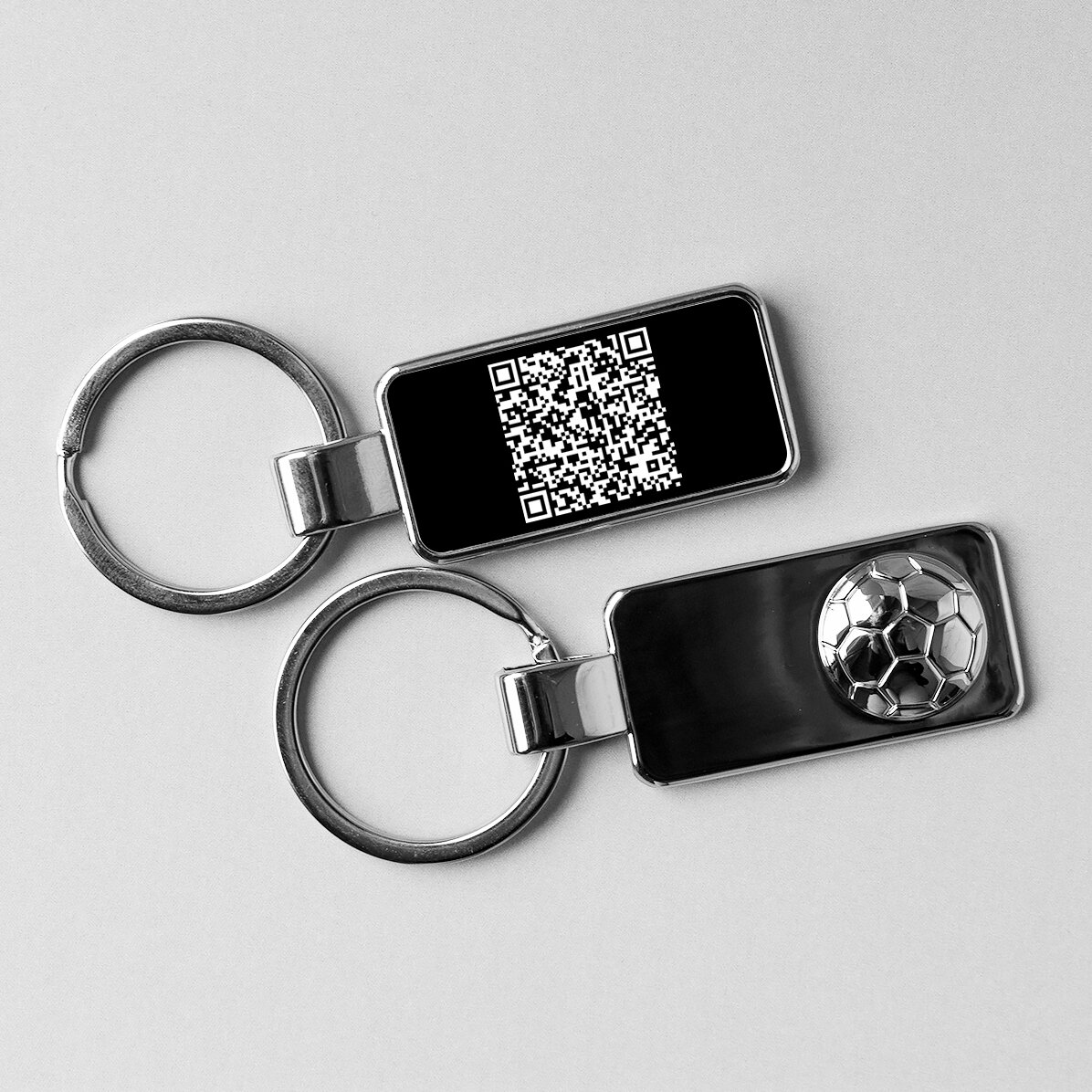 Personalisierter Schlüsselanhänger mit QR-Code – Fußball-Motiv