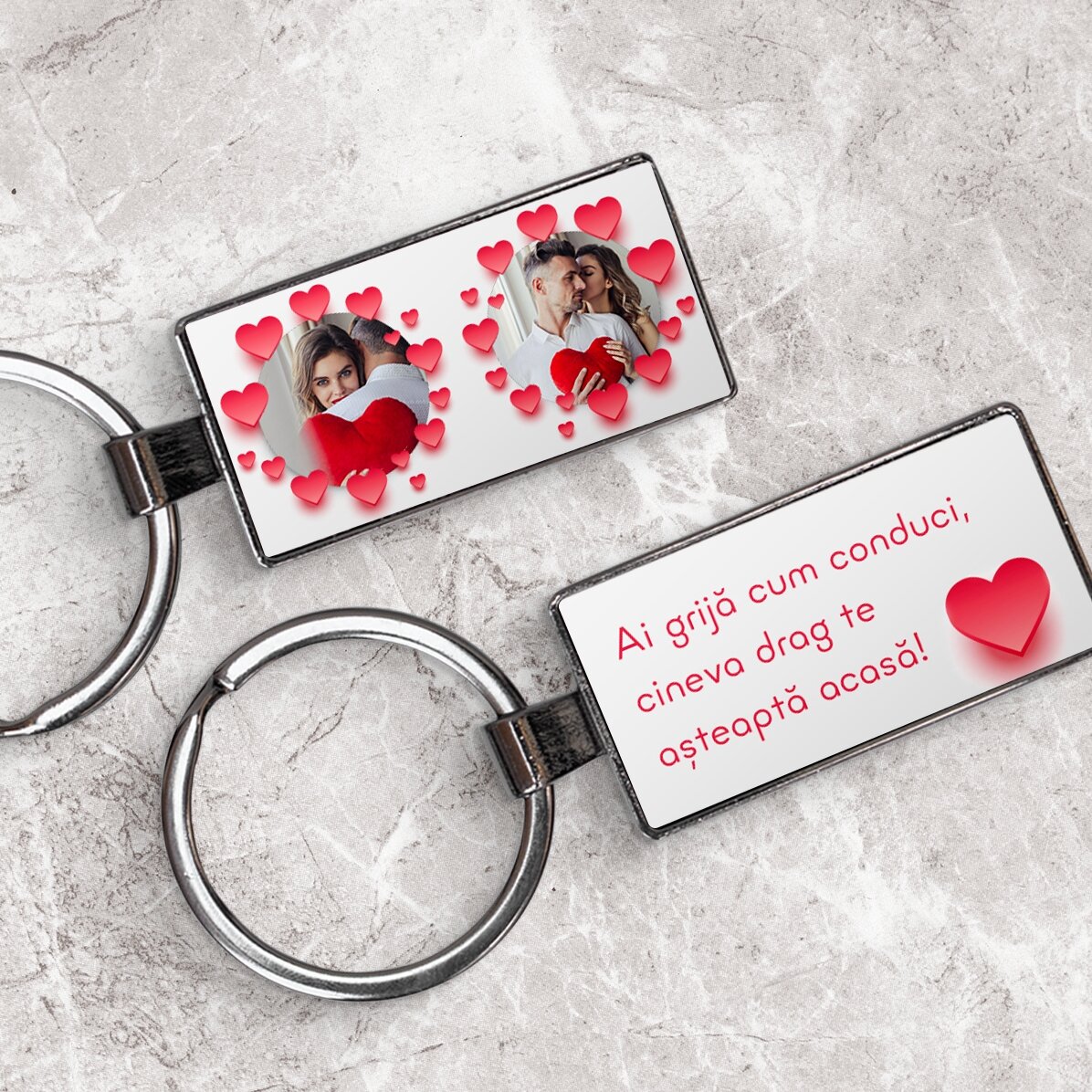 Personalisierter Schlüsselanhänger mit zwei Fotos und Text – Modell „Herzchen“