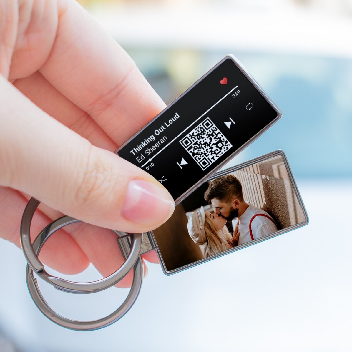Personalisierter Schlüsselanhänger mit Foto und QR-Code – Unser Lied