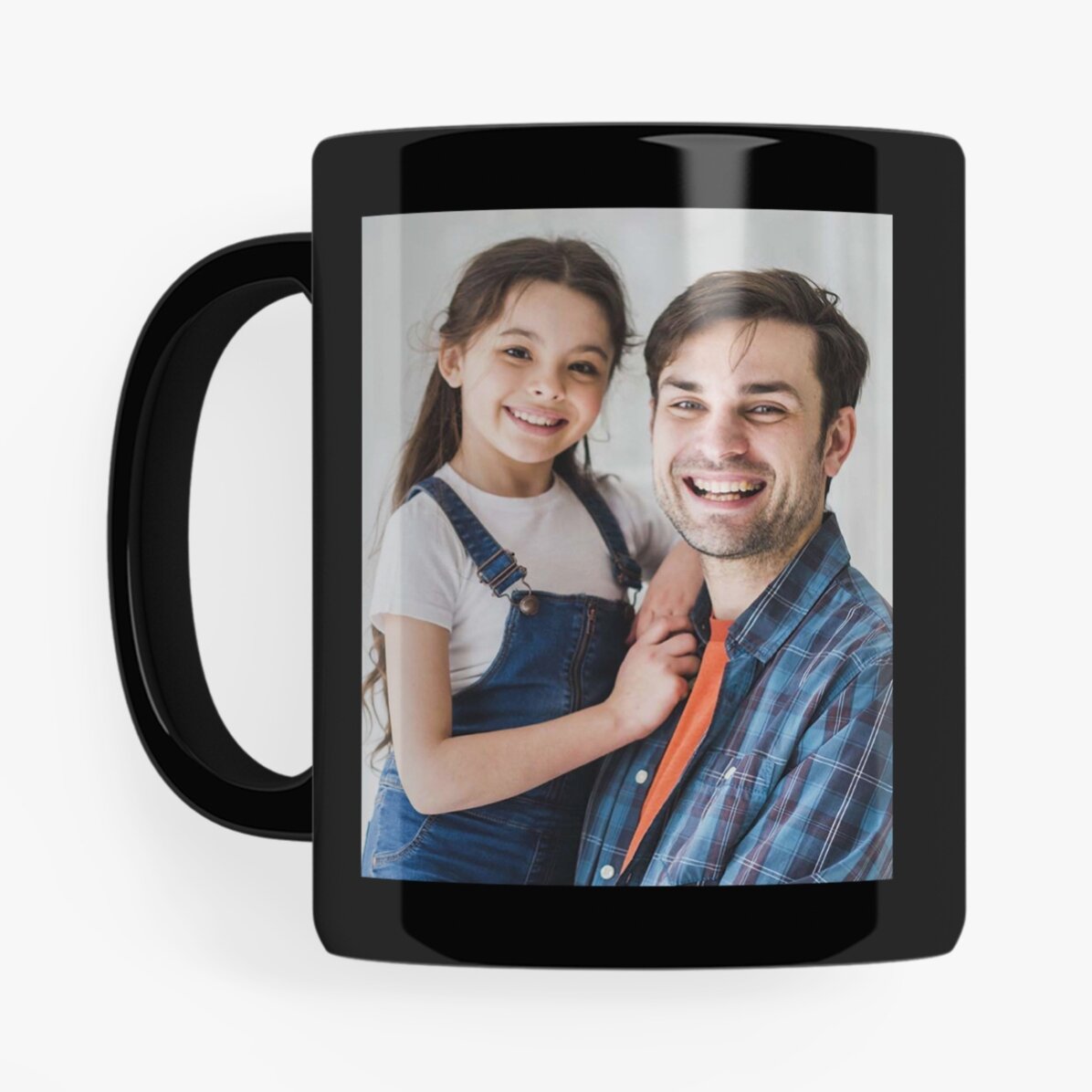 Personalisierte schwarze Tasse mit zwei Fotos