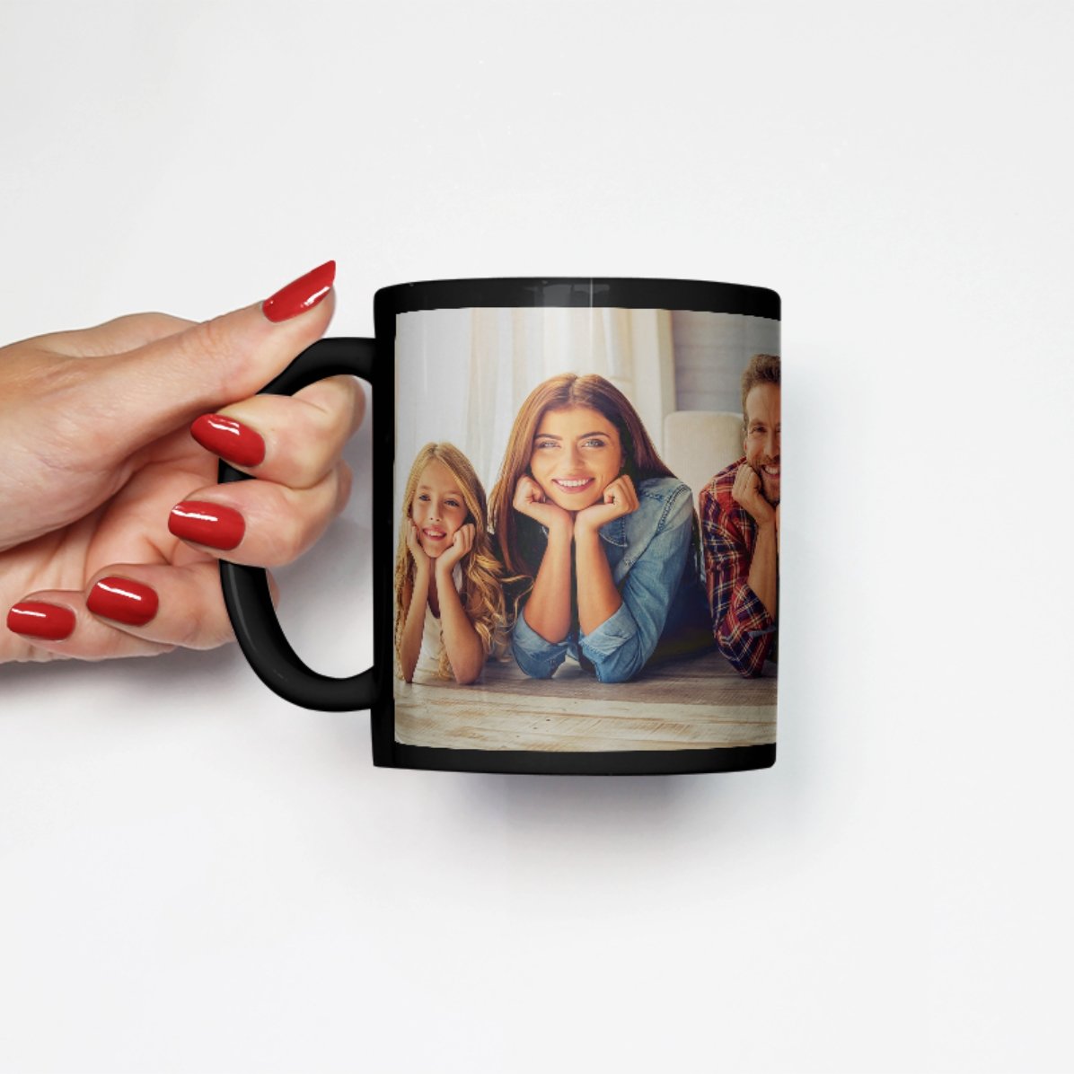 Personalisierte schwarze Tasse mit hochgeladenem Foto