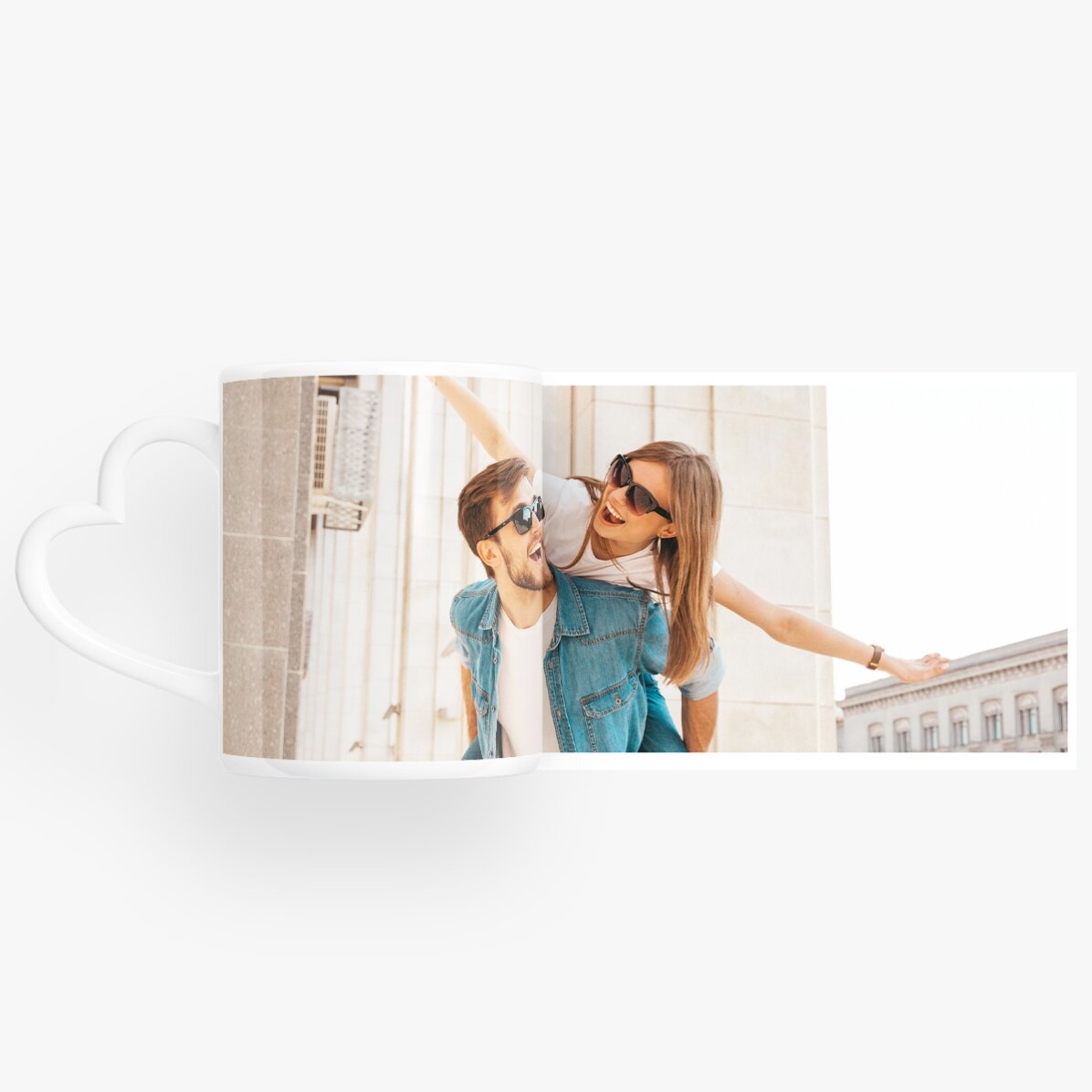 Personalisierte Tasse mit einem Querformat-Foto – Modell mit herzförmigem Henkel