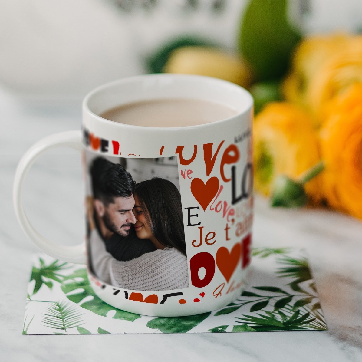 Personalisierte Tasse mit dem Schriftzug „Love“ und einem Foto