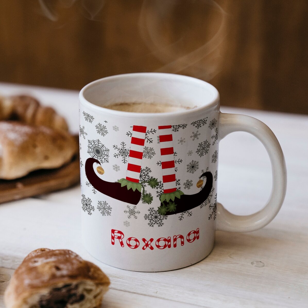 Personalisierte Elf-Tasse mit Schriftzug – Weihnachtsmotiv