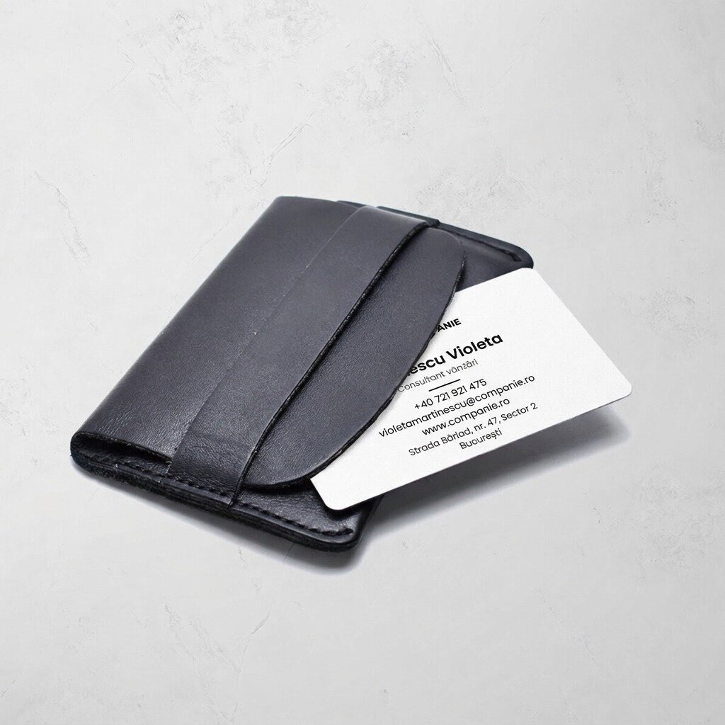 Individuell gestaltete Visitenkarte aus Aluminium, minimalistisches Design, Logo und QR-Code