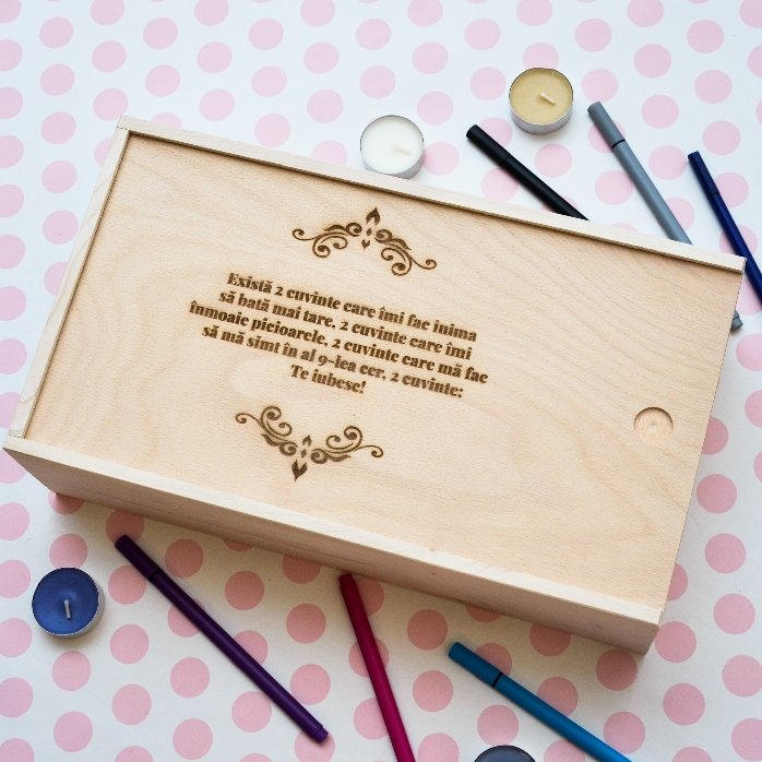 Personalisierte Geschenkbox aus Holz mit einer Botschaft