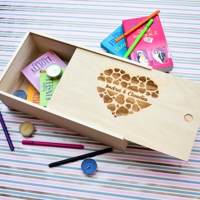 Personalisierte Geschenkbox aus Holz mit euren Namen