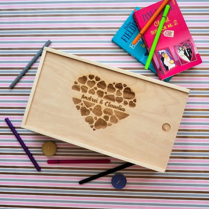 Personalisierte Geschenkbox aus Holz mit euren Namen