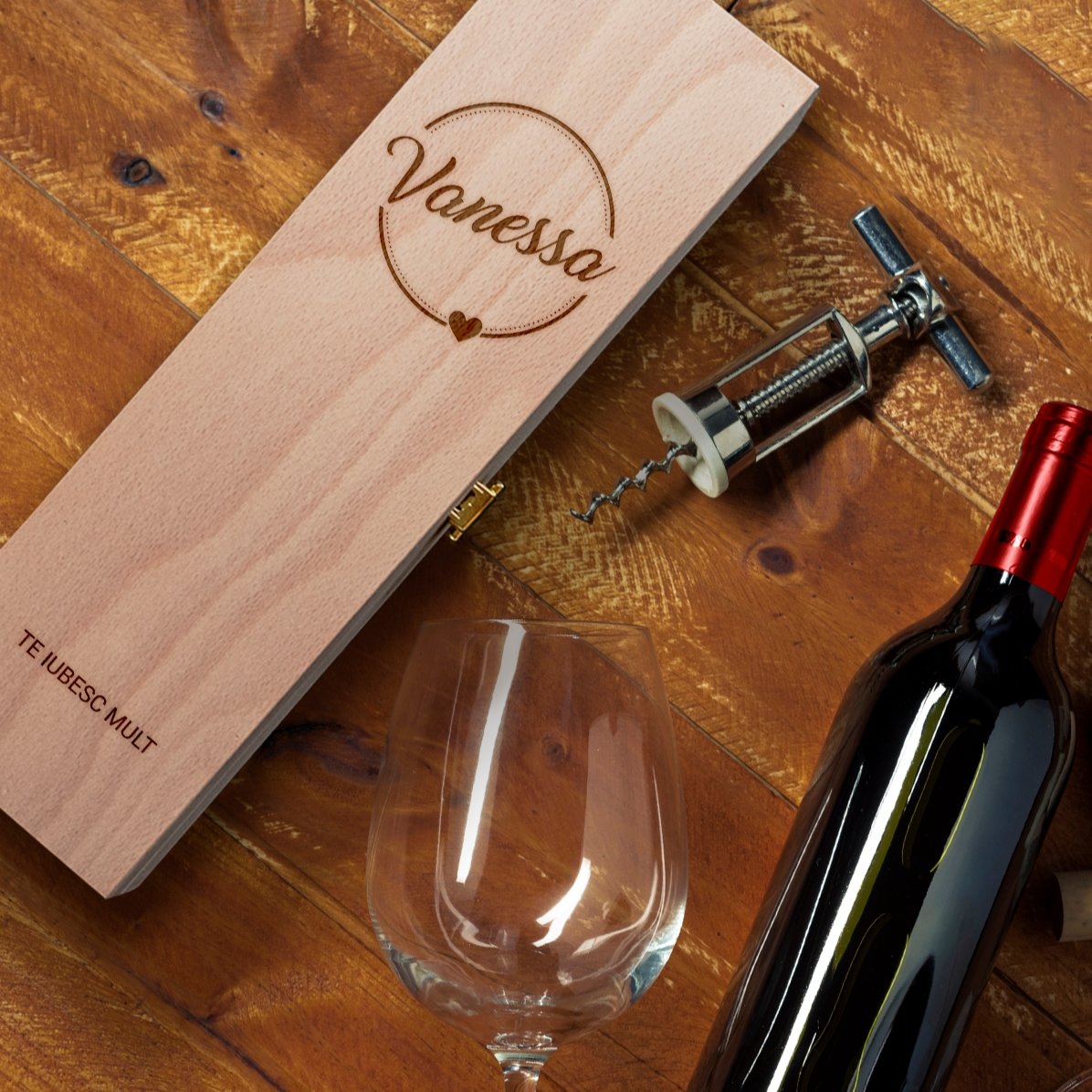 Personalisierte Weinkiste mit Namen und Text