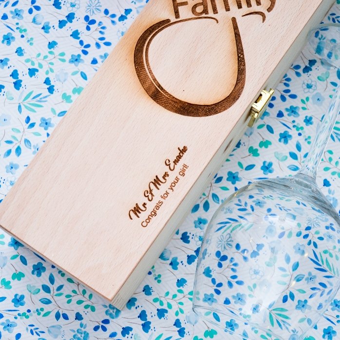 Personalisierte Weinkiste – Infinite Family