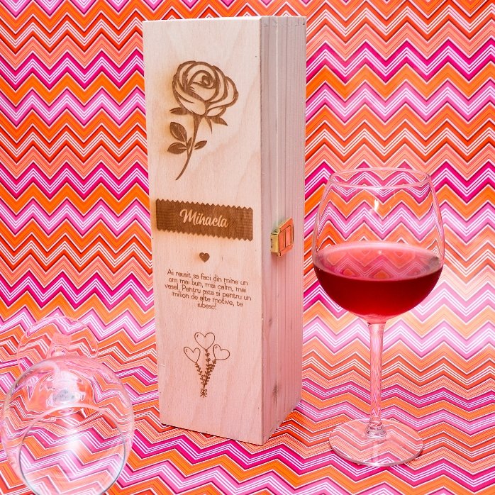 Personalisierte Weinkiste – Die Rose der Liebe