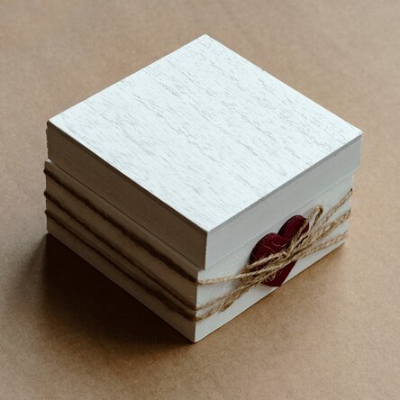 Die kleine Holzkiste mit dem Herz