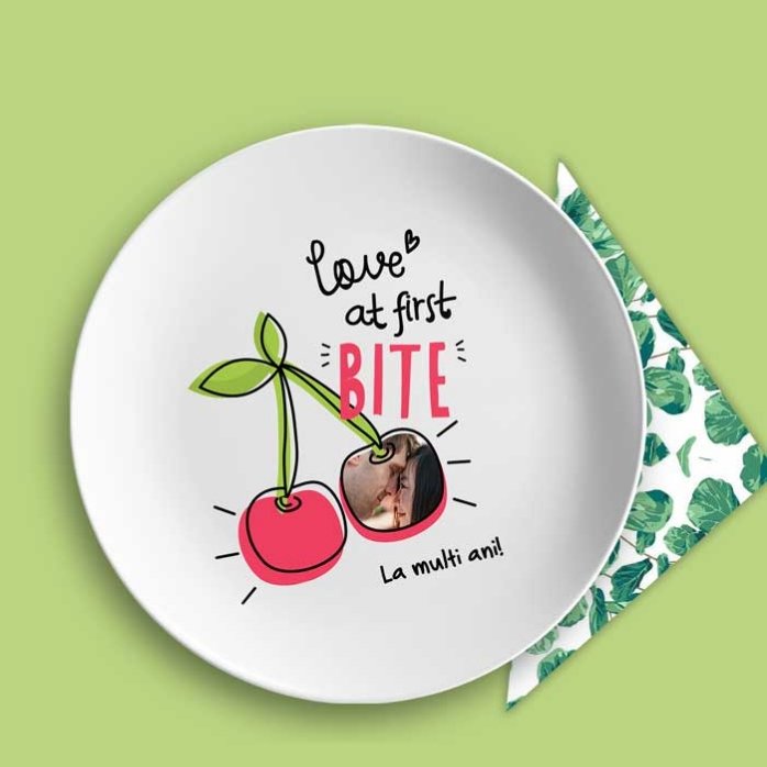 Personalisierter Teller mit Foto und Text – Love at first bite
