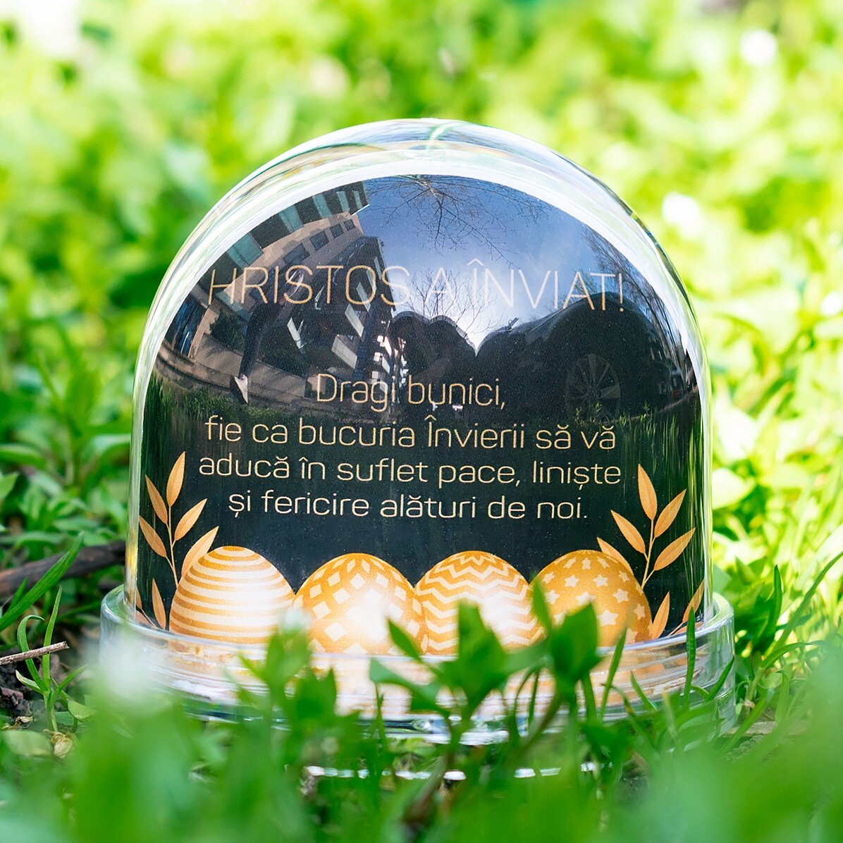 Personalisierte Schreibtischkugel mit Foto und Text – Frohe Ostern!