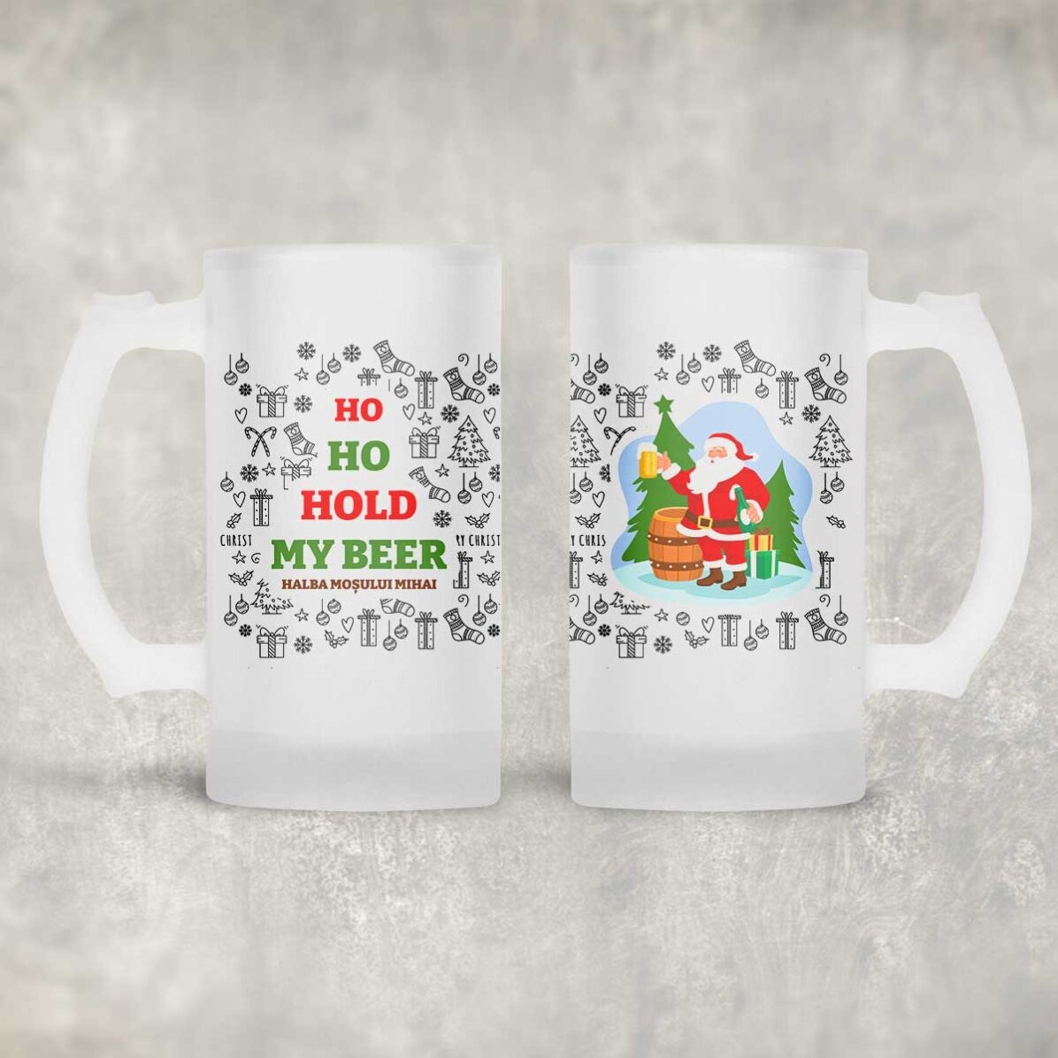 Personalisierter Bierkrug mit Weihnachtsaufschrift – Ho Ho Hold My Beer