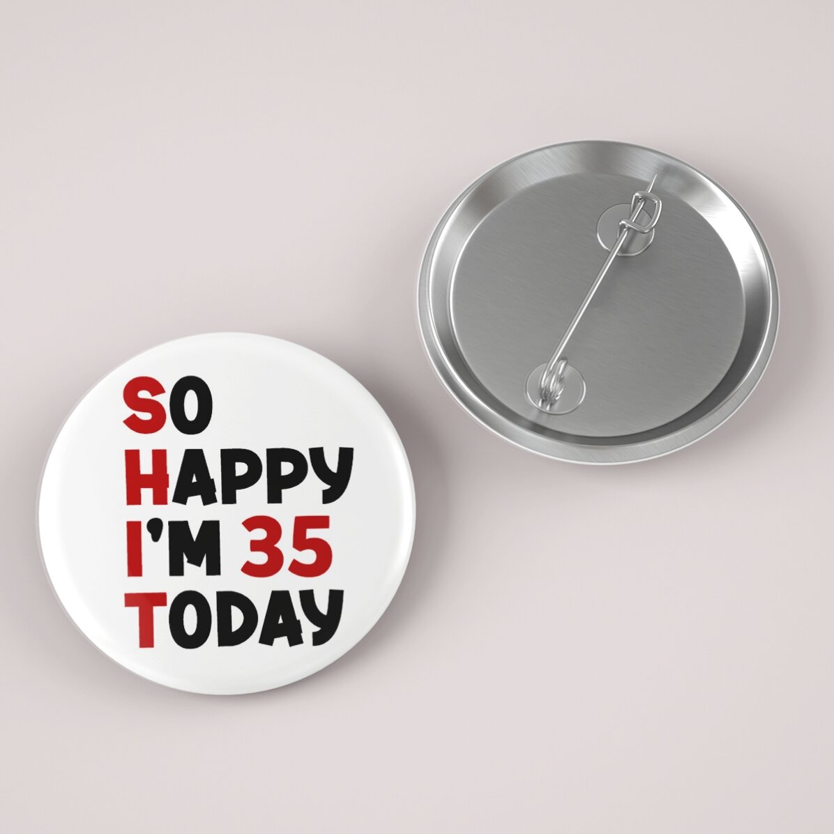 Personalisiertes Button mit Text – So happy