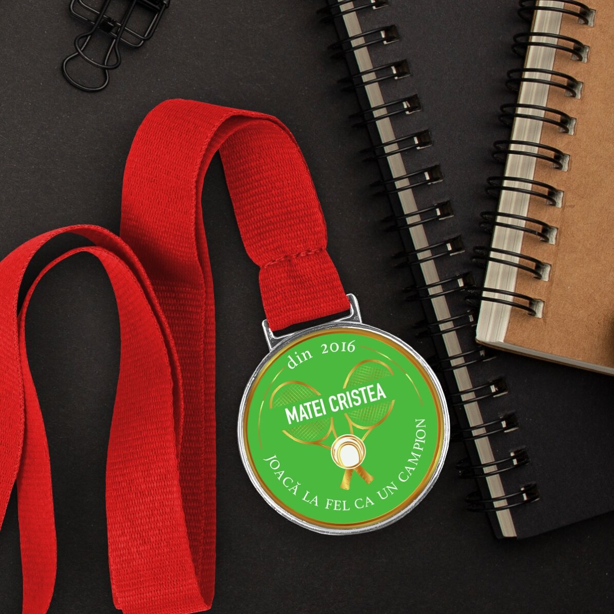 Personalisierte Medaille mit Text – Tennis