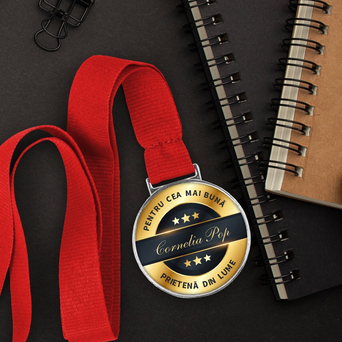 Personalisierte Medaille mit Text – The best