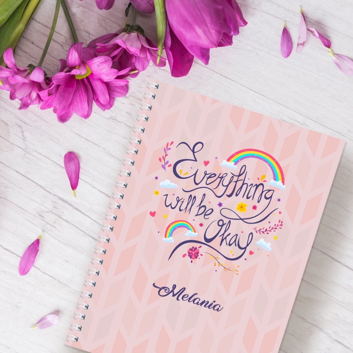 Personalisiertes Notizbuch mit dem Text „Everything will be okay“