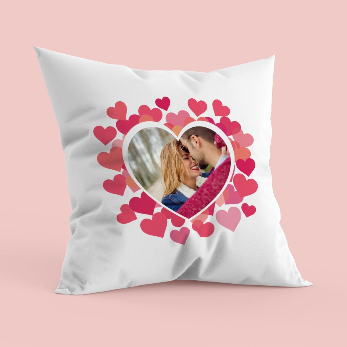 Personalisiertes Kissen mit einem Foto in Form eines rosa Herzens