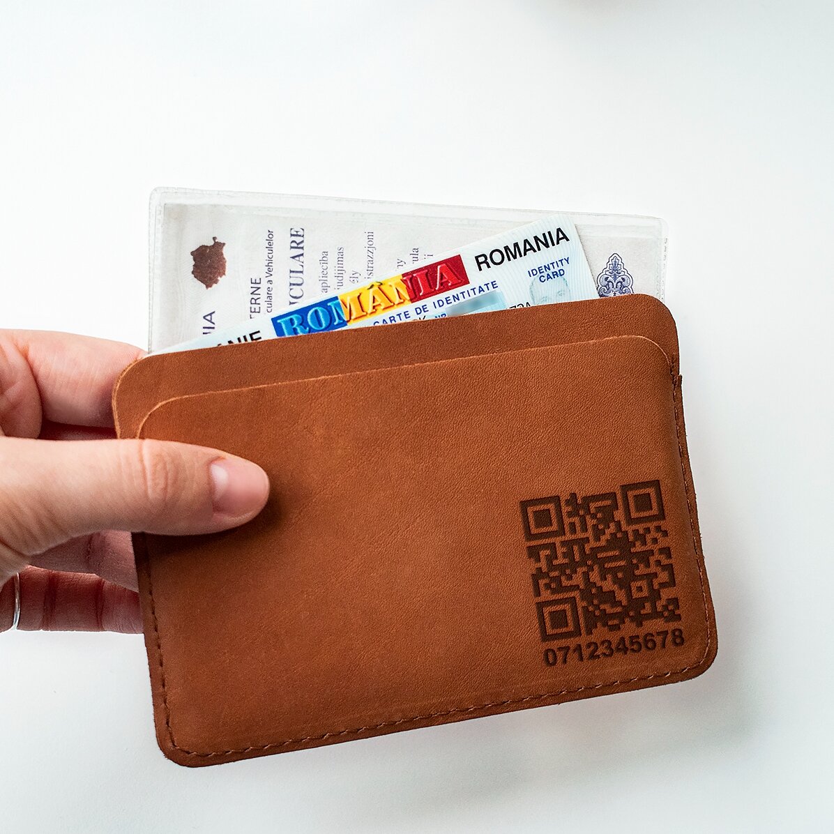 Personalisierte Lederbrieftasche mit QR-Code und Telefonnummer