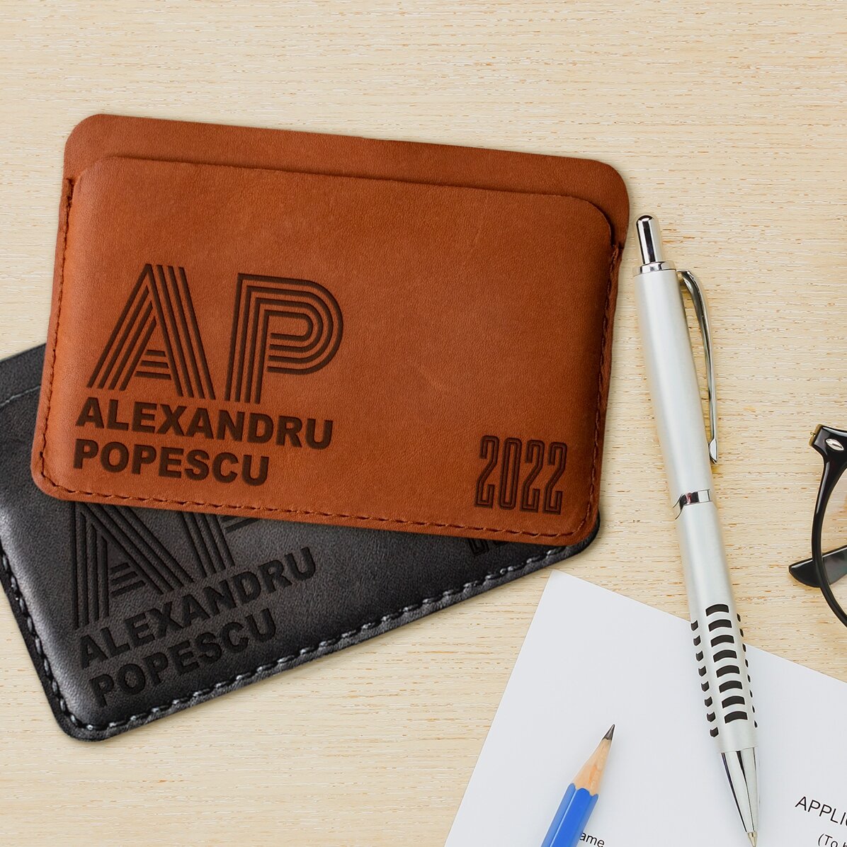 Personalisierte Lederbrieftasche mit Initialen, Namen und Jahreszahl