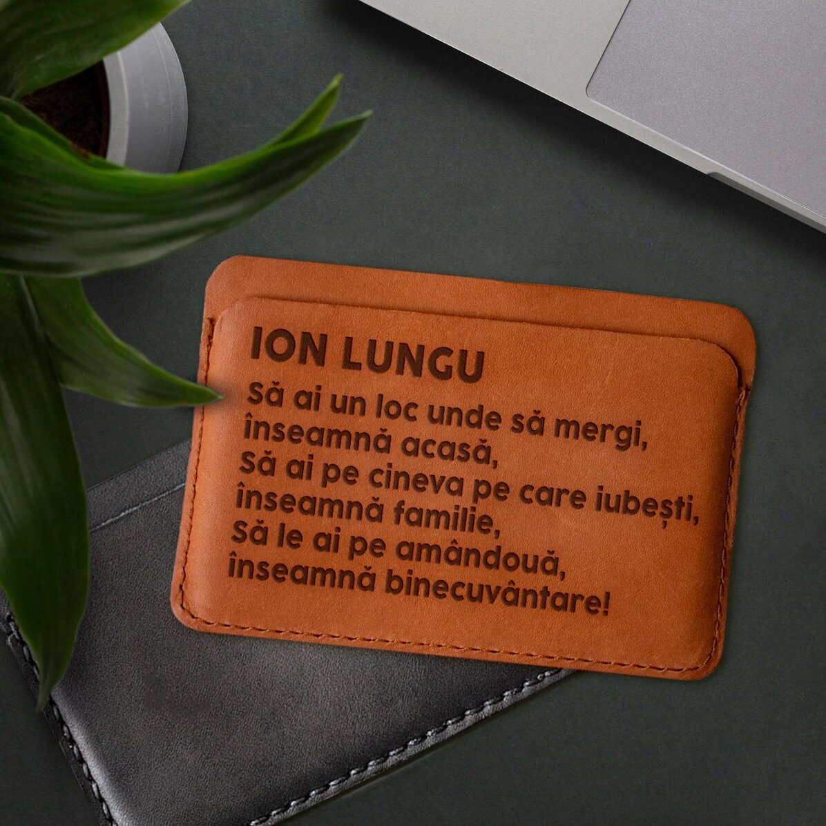 Personalisierte Lederbrieftasche mit Schriftzug für die Familie